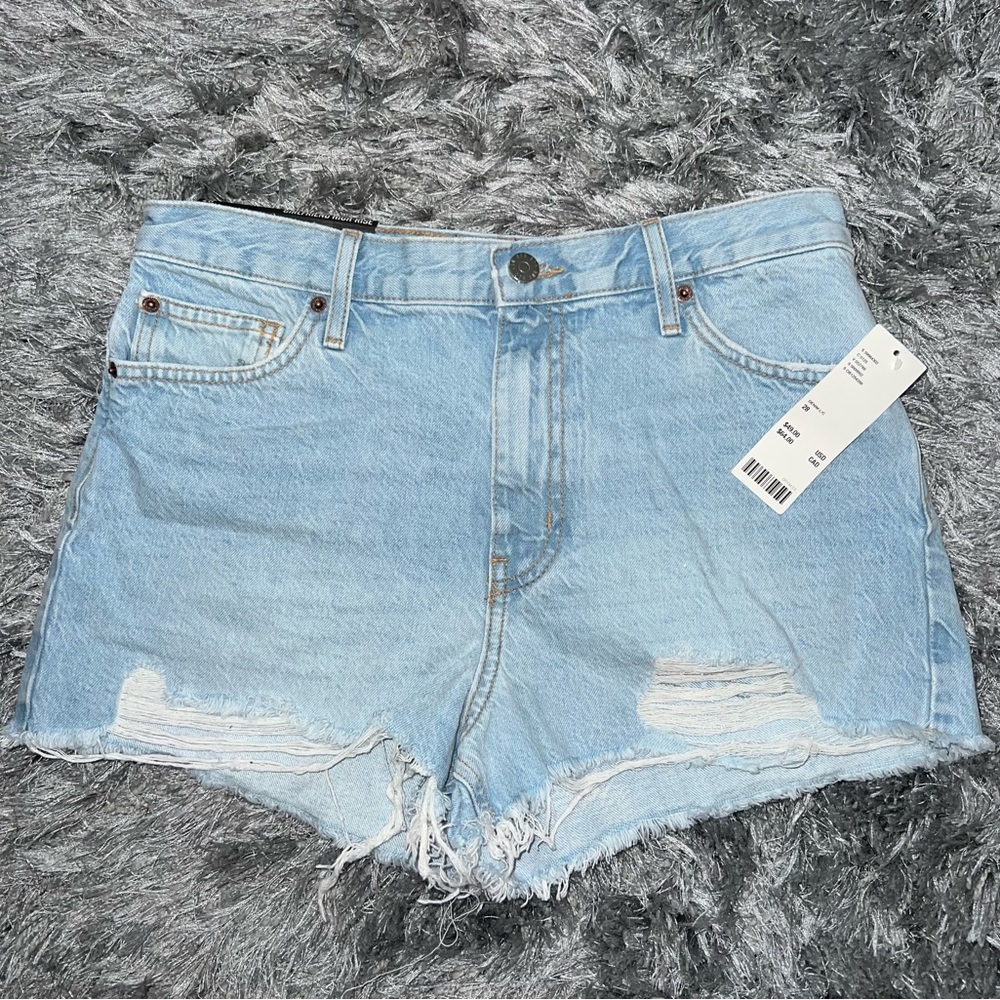 **NEW WITH TAGS** BDG girlfriend high rise denim jean shorts. Size 28